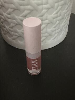 Kylie Jenner Matte Liquid Lipstick In 808 Kylie 1ml Travel Size